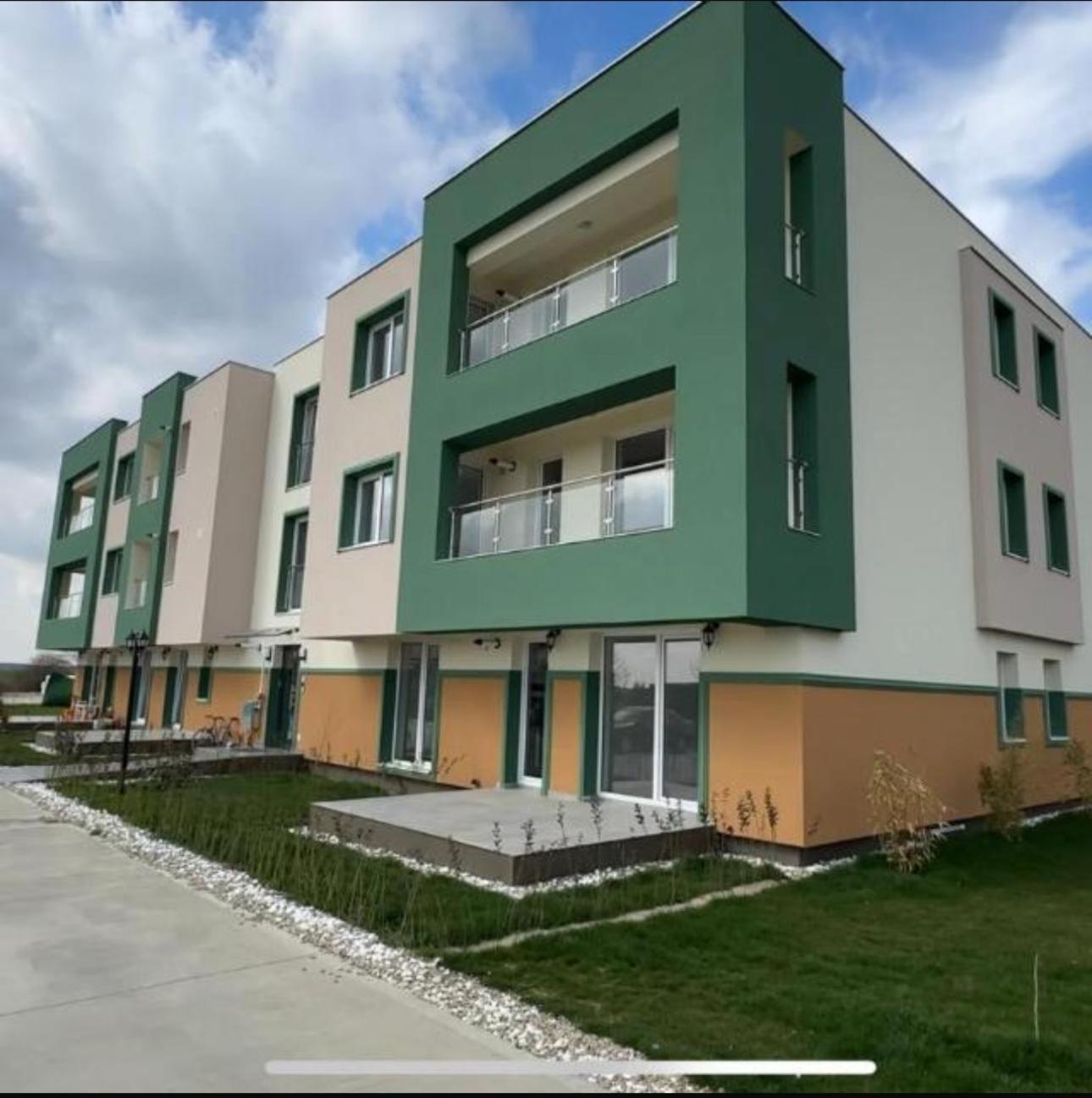 Libertatii Gardens Poolside Airport&Therme Otopeni Exterior photo