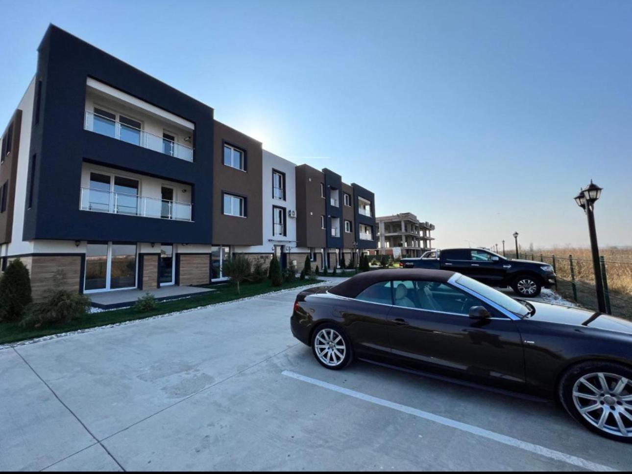 Libertatii Gardens Poolside Airport&Therme Otopeni Exterior photo