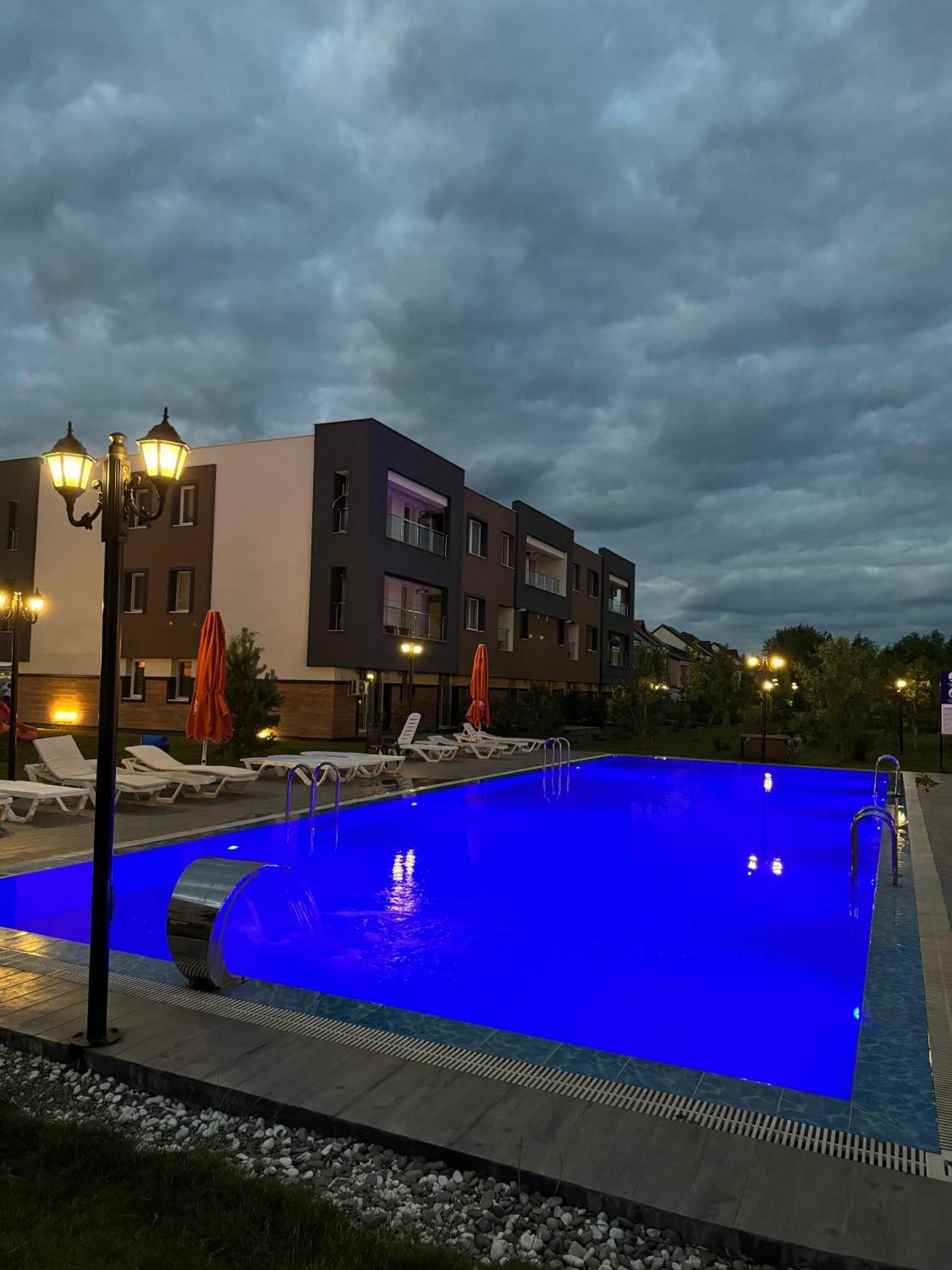 Libertatii Gardens Poolside Airport&Therme Otopeni Exterior photo