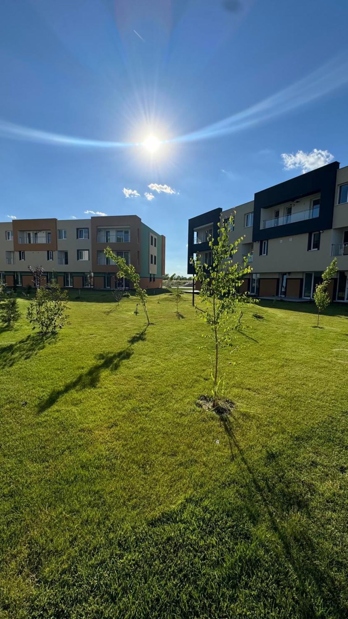 Libertatii Gardens Poolside Airport&Therme Otopeni Exterior photo