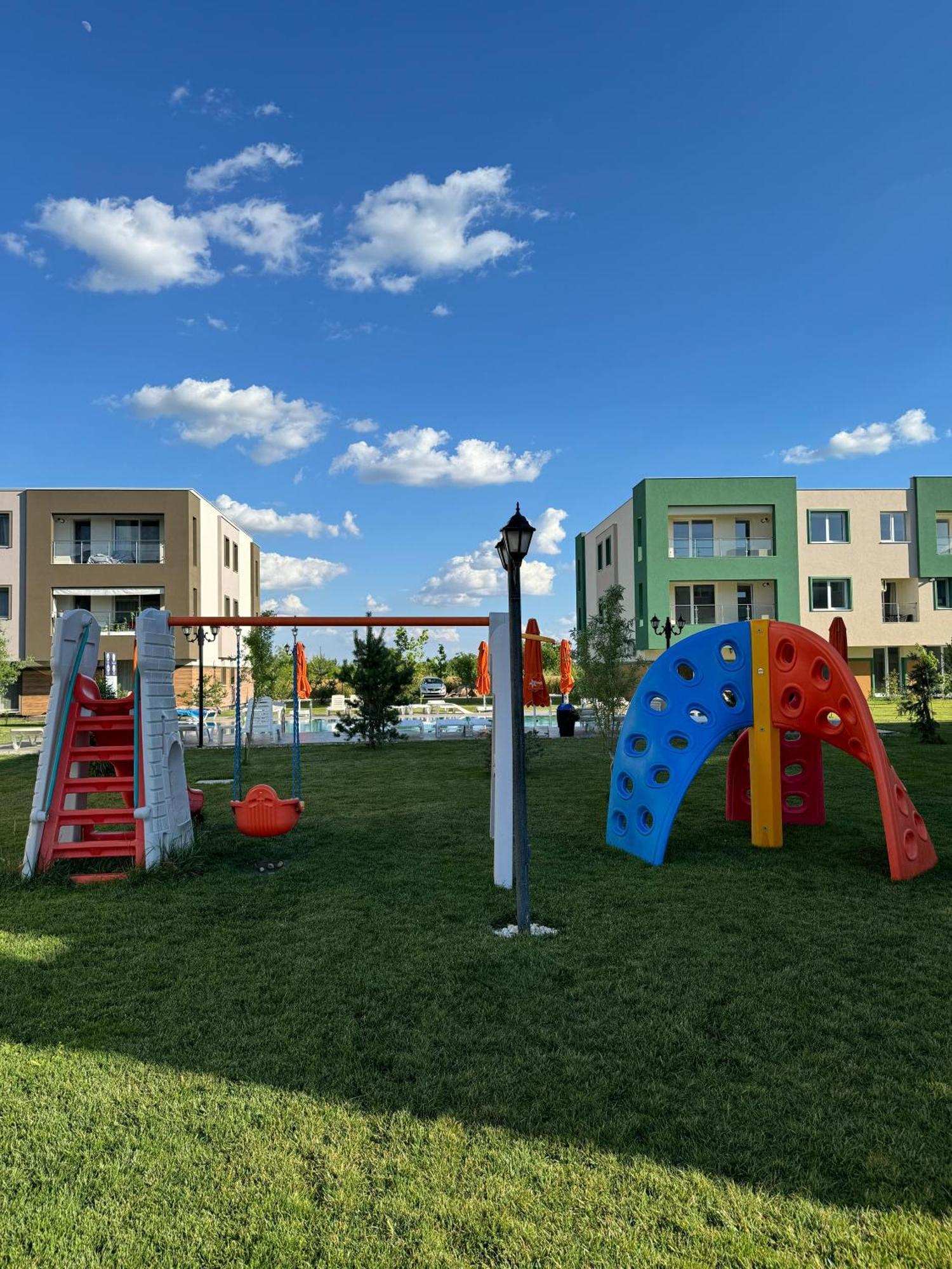 Libertatii Gardens Poolside Airport&Therme Otopeni Exterior photo