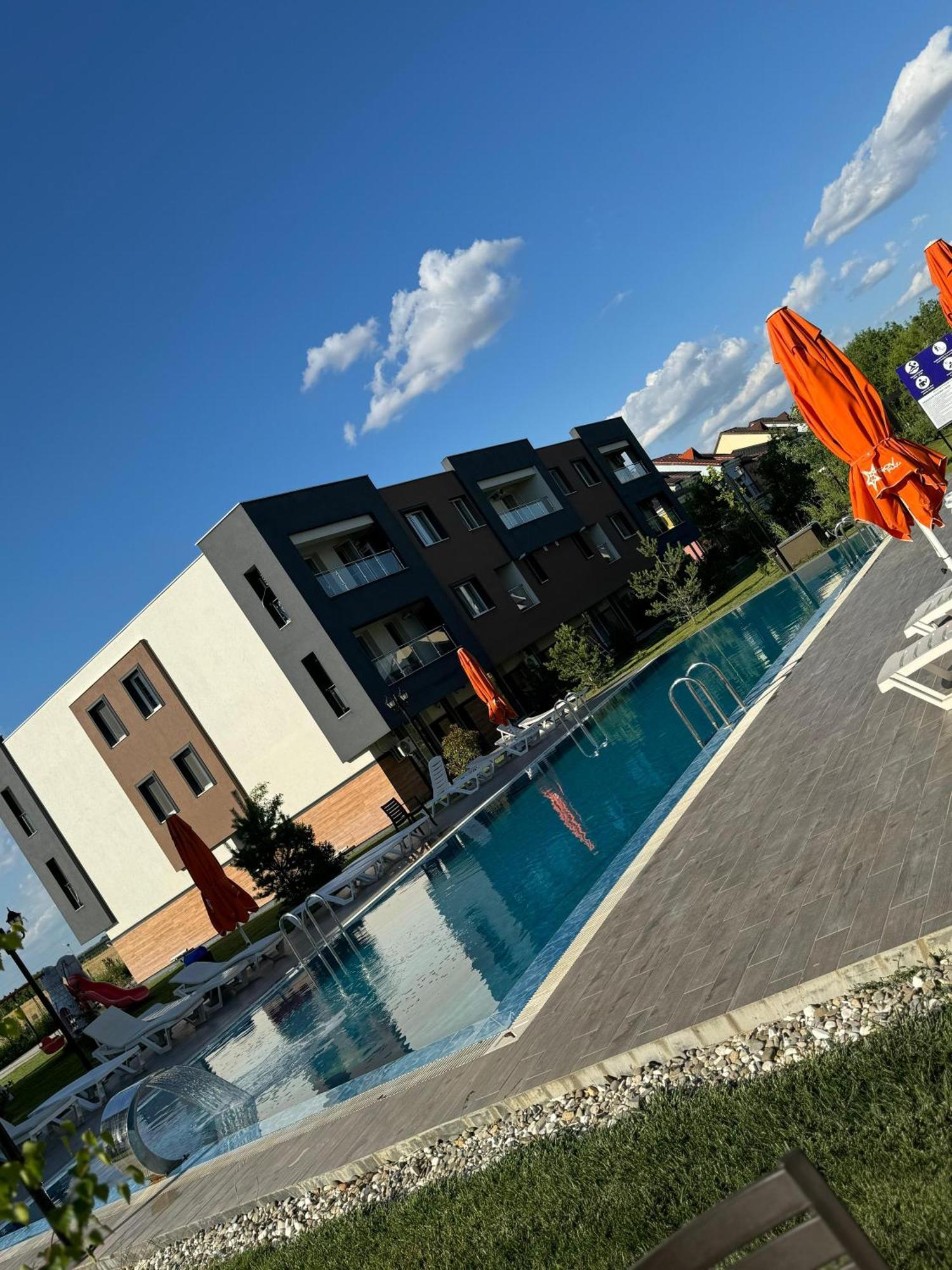Libertatii Gardens Poolside Airport&Therme Otopeni Exterior photo