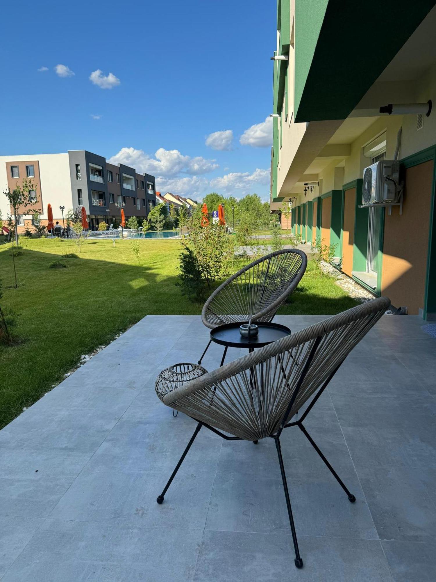 Libertatii Gardens Poolside Airport&Therme Otopeni Exterior photo