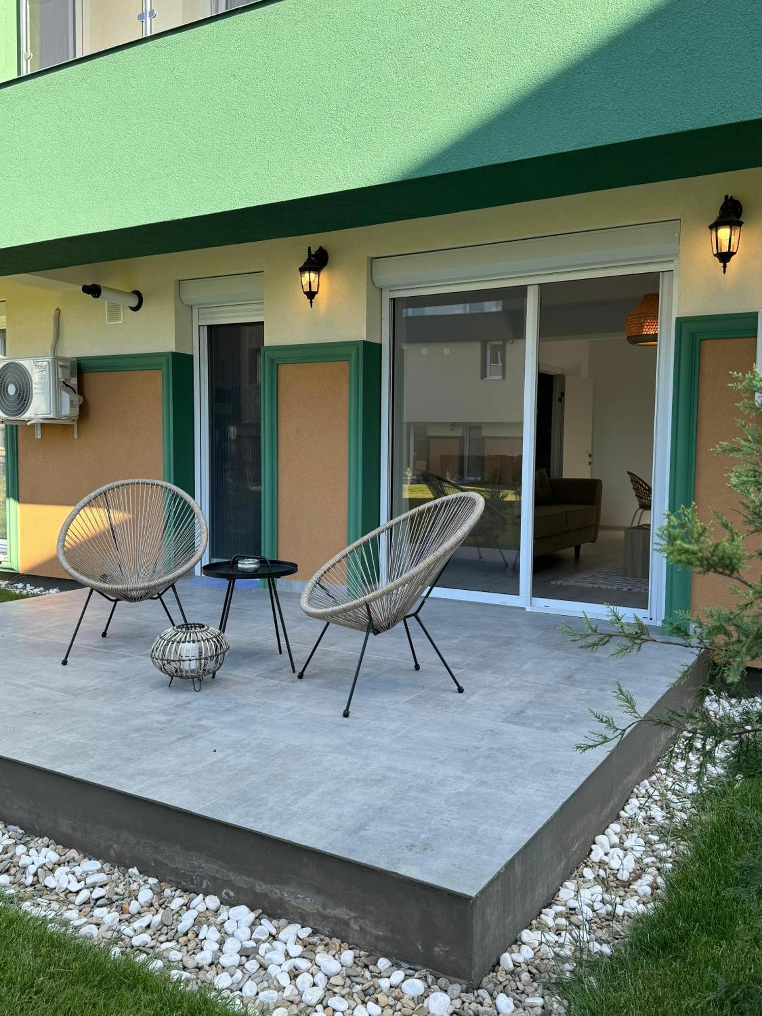 Libertatii Gardens Poolside Airport&Therme Otopeni Exterior photo